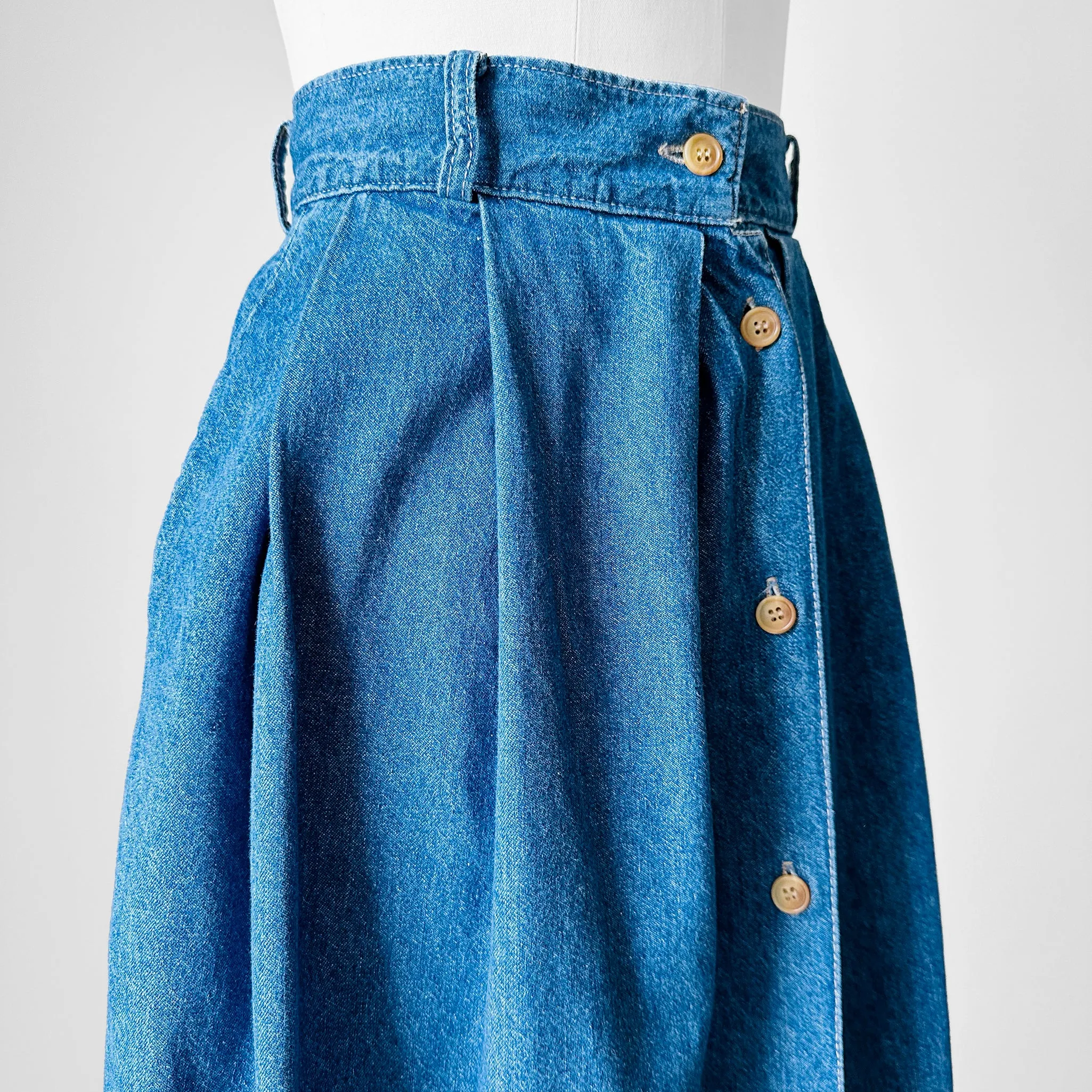 1970s - 1980s WRANGLER Button Front Blue Chambray Jean Skirt - Sz. Sm.