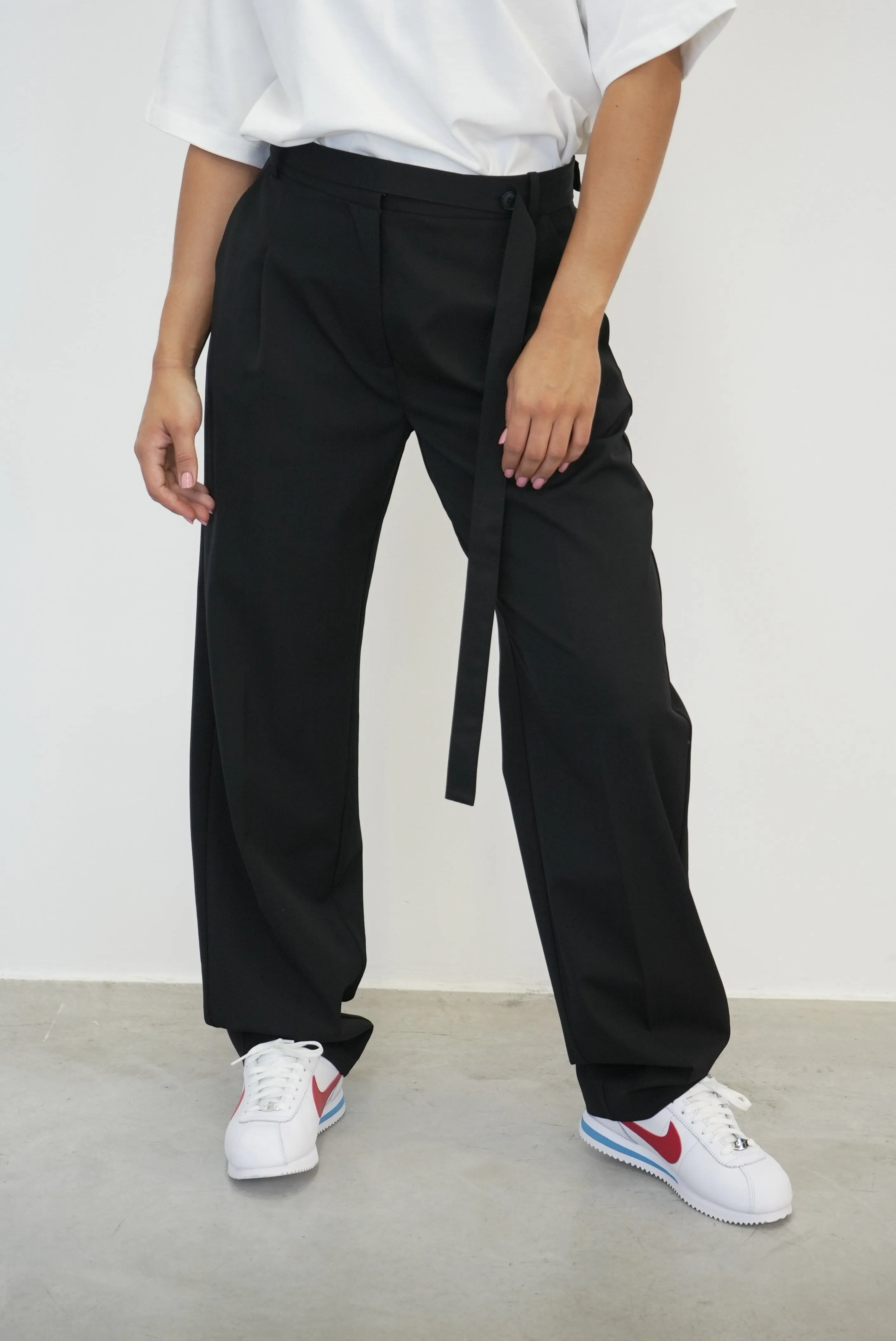 RELAXED FIT BELTED PANTS