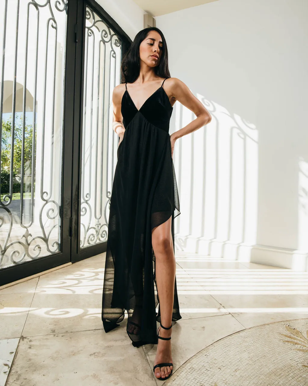 Twilight Soirée Black V-Neck Velvet Maxi Dress