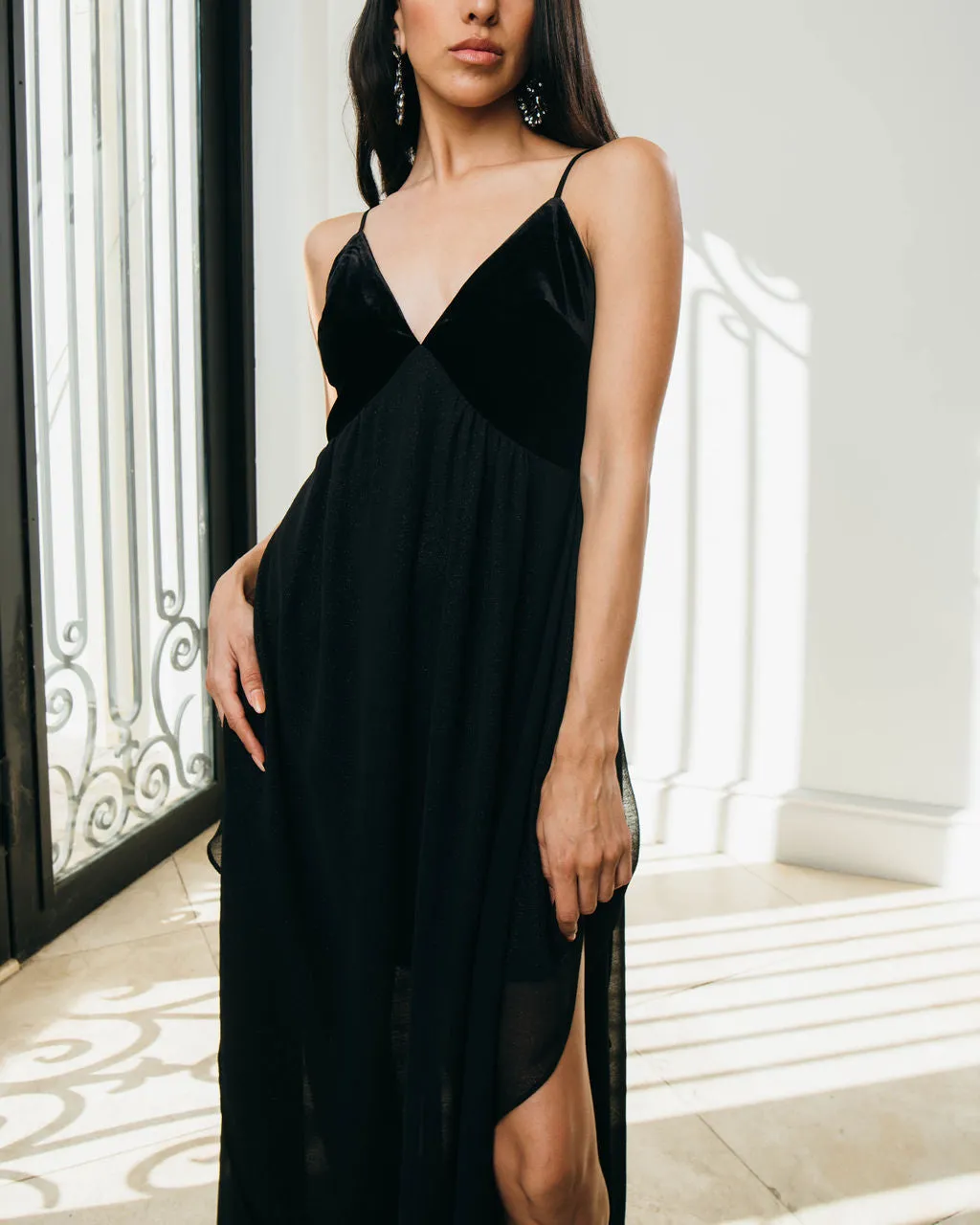 Twilight Soirée Black V-Neck Velvet Maxi Dress