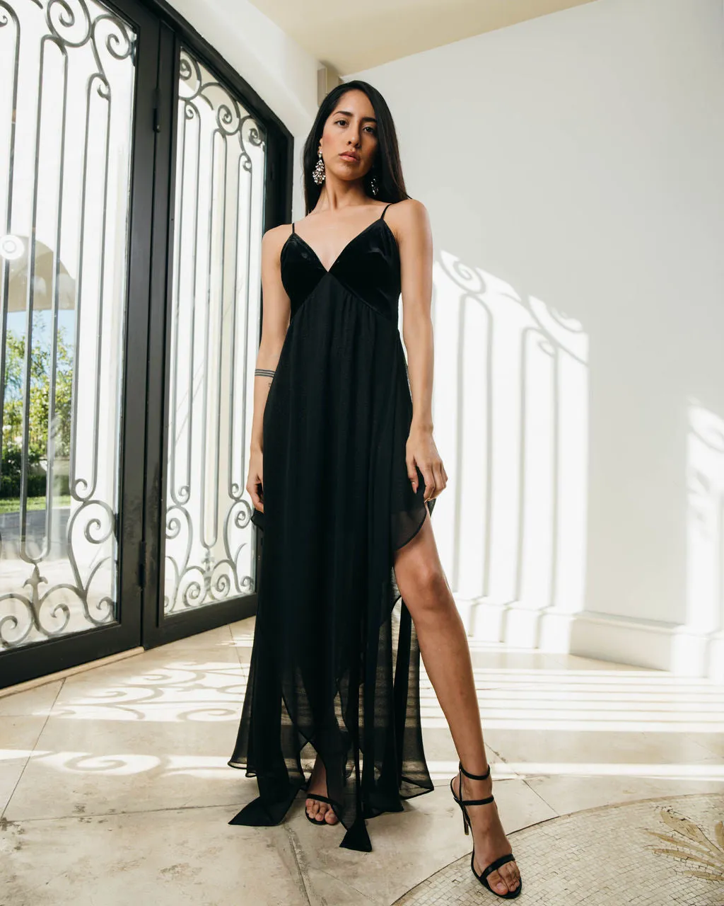 Twilight Soirée Black V-Neck Velvet Maxi Dress